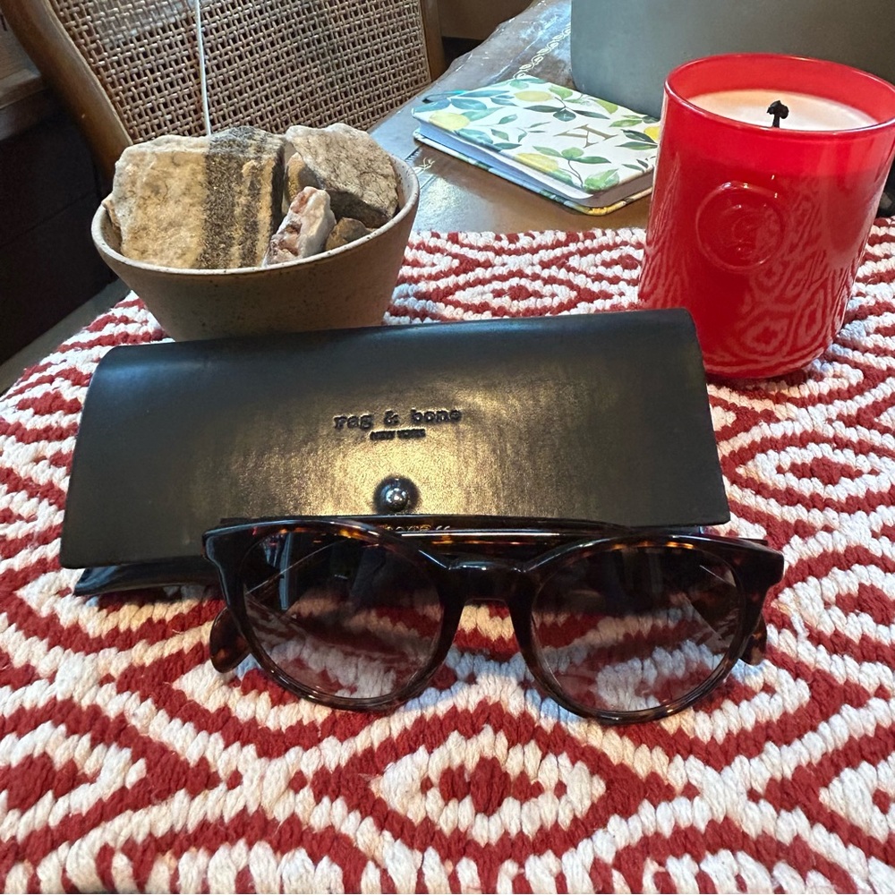 Rag & Bone Tortoise Shell gradient Sunglasses with Black Case